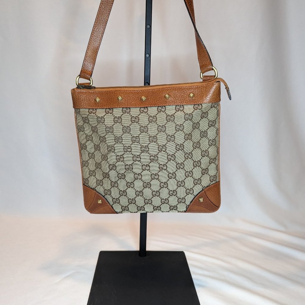 GUCCI Studded Flat Messenger Bag - Picture 4 of 11